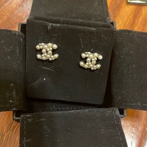 Chanel CC stud earrings metal with faux pearls
